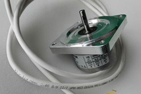 SSI编码器优势凸显：高精度、高速与强抗干扰 - 德国Hengstler(亨士乐)授权代理