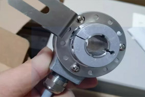 模拟量编码器与数字量编码器的核心区别解析 - 德国Hengstler(亨士乐)授权代理