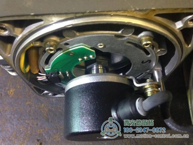 对于伺服反馈编码器来说，有些振动是由电机本体的振动引起的