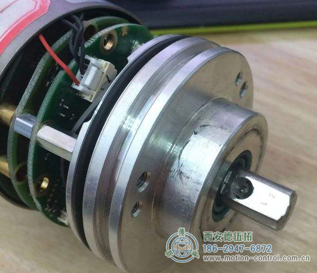 编码器轴锁死并伴随有出现红色粉末出现的故障分析