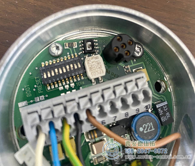 现场使用时，光电编码器的具体接线要求有哪些？