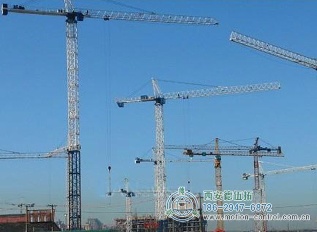 图2：配有多台起重机的大型施工现场。碰撞保护系统有助于防止事故发生。