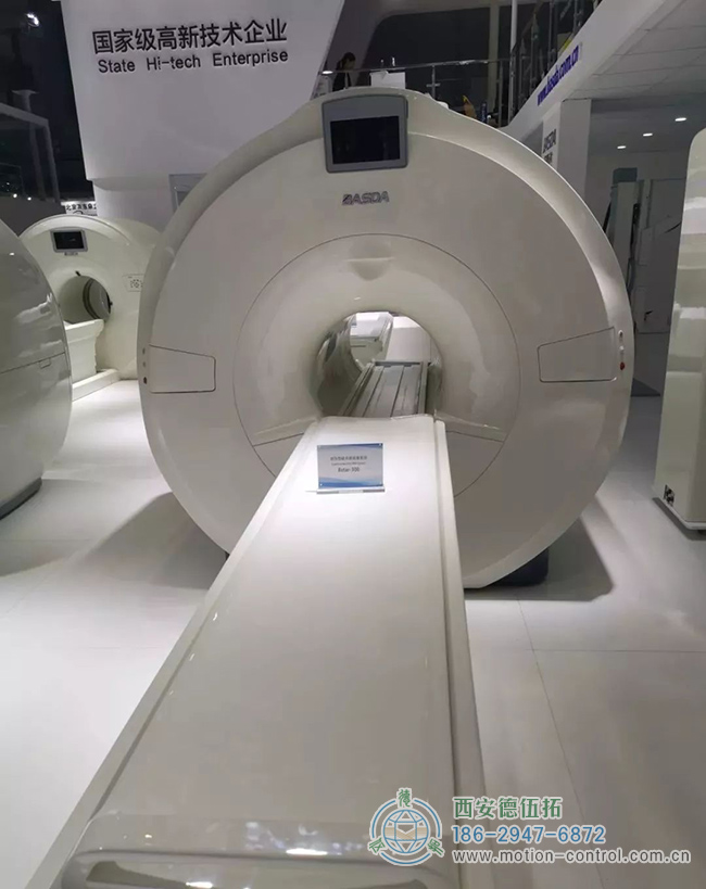 展会上，国内多家3T制造商展示了超导磁共振医学成像设备，这代表了中国最先进的水平。