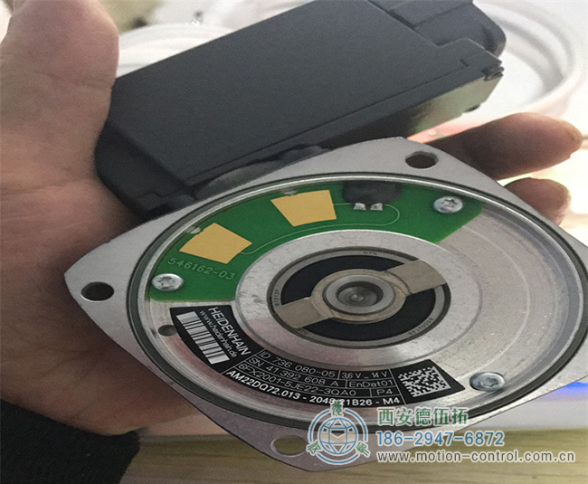 是不是配了编码器的电机才叫伺服电机？