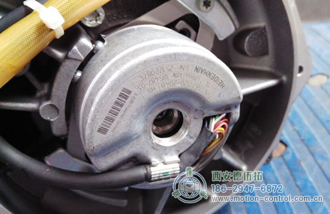 图为在实际使用中的海德汉编码器