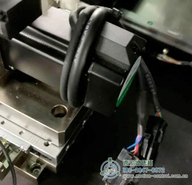 编码器扎线避免编码器线与动力线、电源线等强电线路靠近或交叉，以减少电磁干扰