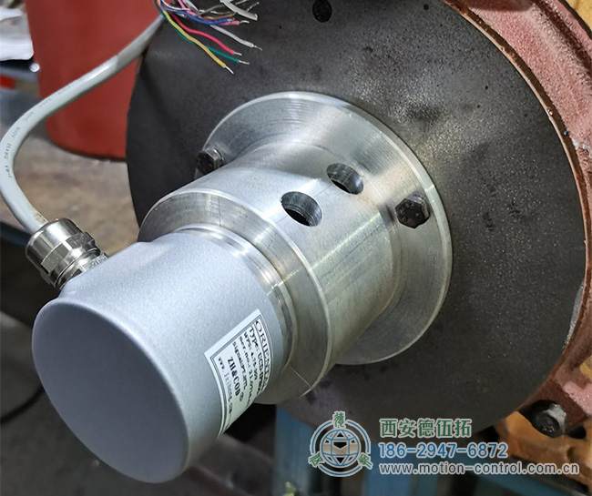 图为编码器在电机上安装使用的照片
