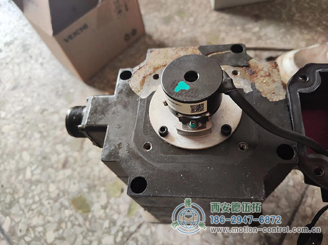 图为自带编码器的伺服电机照片