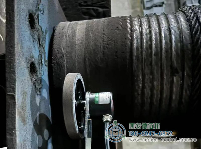 图为编码器在卷扬机系统中的安装应用照片