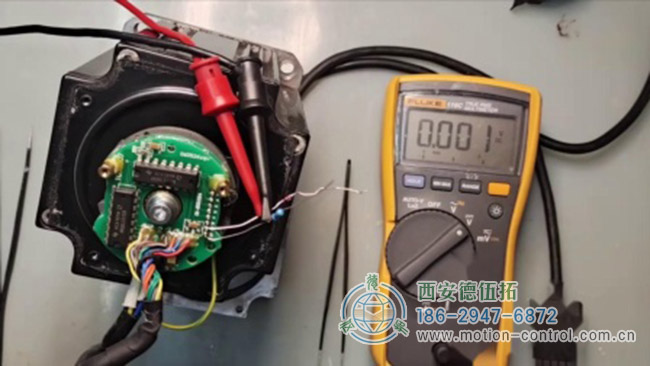 图为增量编码器在伺服电机尾部的安装测试照片